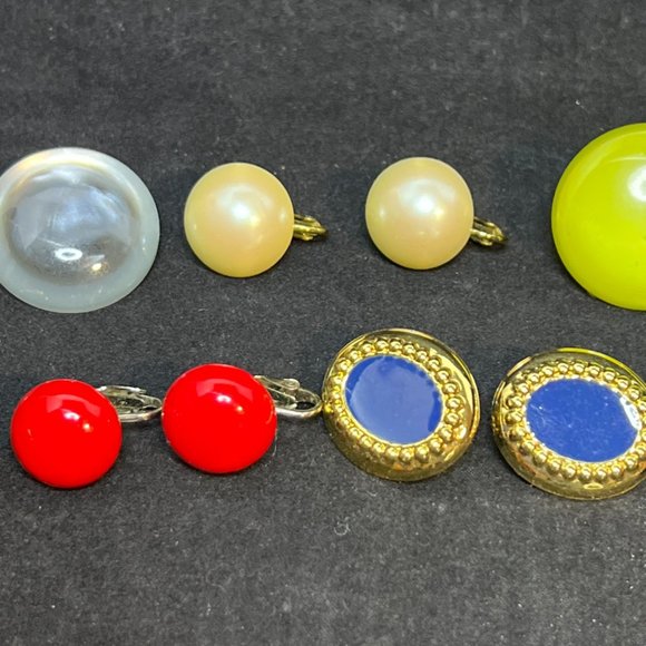 Lot of 7 Gold Tone Clip On Earrings (3951) - Picture 3 of 8